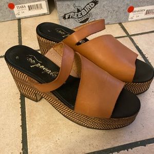 Free people Demi platform
